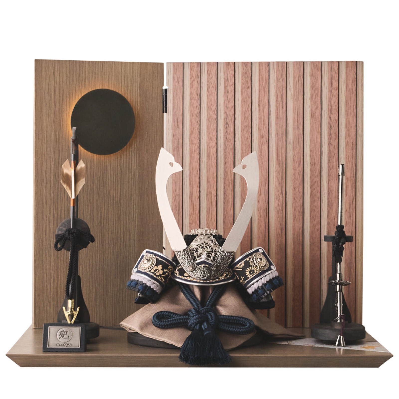 Elmo Samurai Decorativo (Kabuto) "Tsukuyomi" 1/5 com base plana e biombo — Suzukine Yuzan